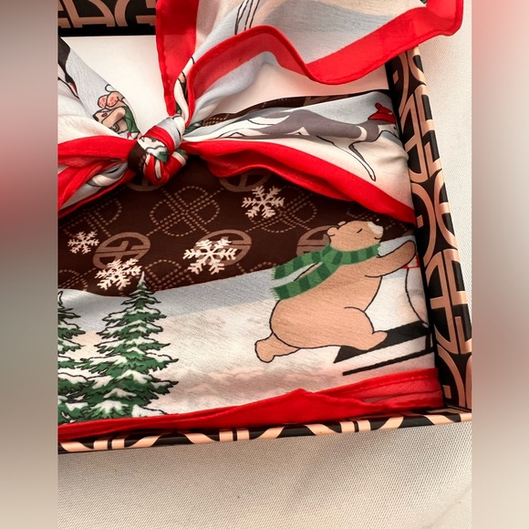 NWT Giani Bernini Bear Print Kite Scarf and Logo Keychain - Picture 4 of 14